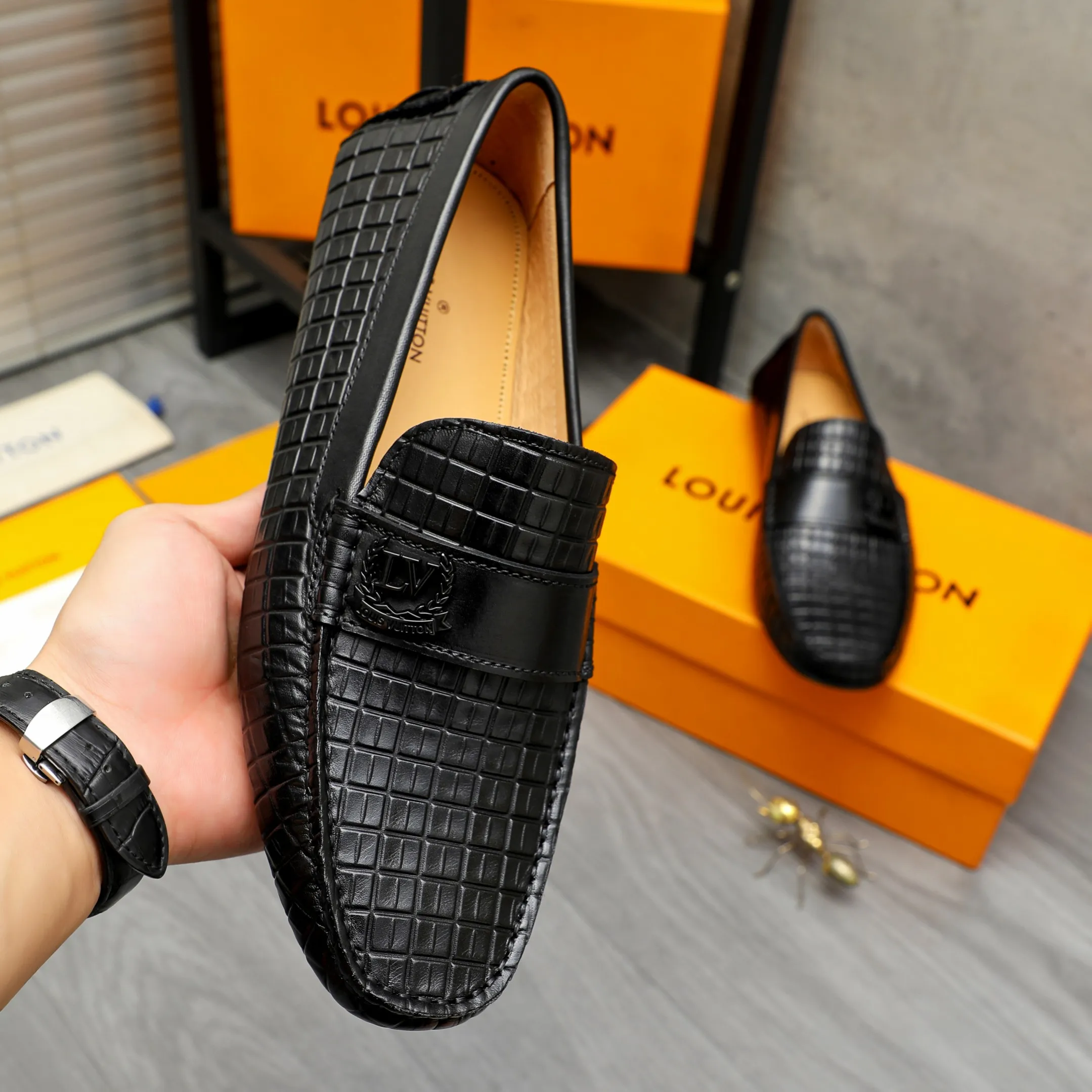 Men's shoes 💰380 Product trademark: LV "Louis Vuitton" casual slip-on shoes Regular size: 38-45 (45 is custom-made and non-returnable) Product materials: Selected embossed cowhide upper, pigskin lining, rubber outsole